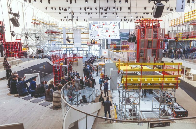 Fünf Mal täglich demonstrieren PERI Produktexperten live, wie auf der Baustelle wertvolle Zeit gespart werden kann – bei gleichzeitig hoher Qualität und Sicherheit.<br>BILDQUELLE: PERI SE