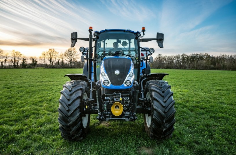 New Holland T5 Dual Command<br>IMAGE SOURCE: New Holland