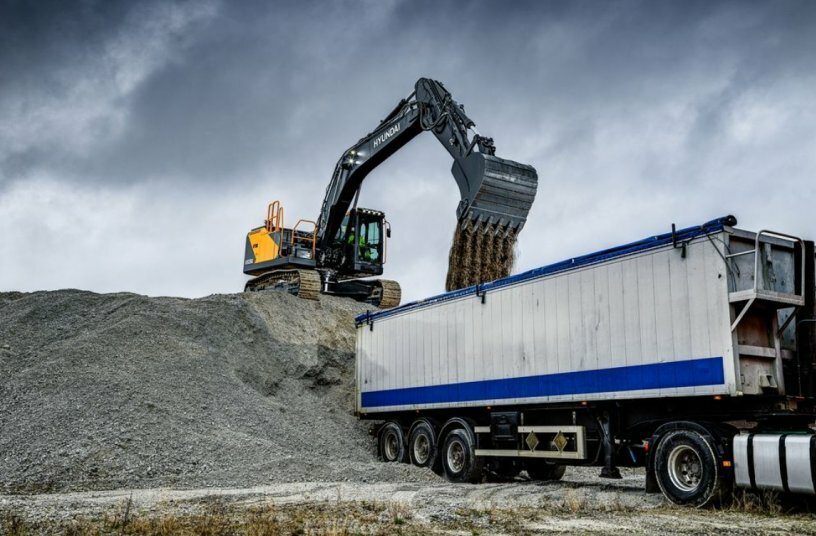 HX260 and HX260N Next Generation excavator launch<br>IMAGE SOURCE: Hyundai Construction Equipment Europe