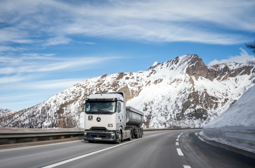 Winter Testing Mercedes-Benz GenH2 Truck in Switzerland<br>IMAGE SOURCE: Daimler Truck AG