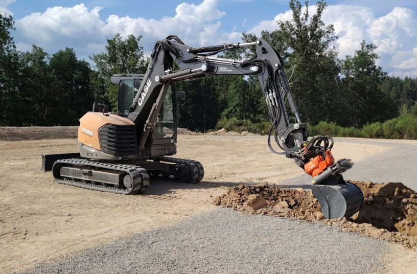 CASE 105E<br>IMAGE SOURCE: CASE Construction Equipment