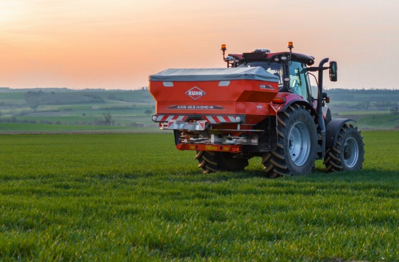 Düngerstreuer KUHN AXIS & AXENT Neue Technologie OPTIPOINT PRO<br>BILDQUELLE: KUHN SAS