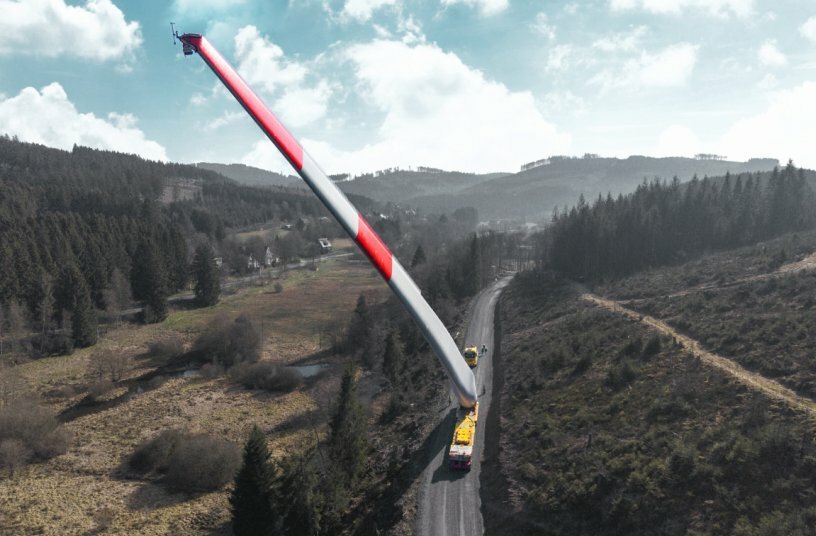 Over 85 metres in length: The rotor blades of the E-175 EP5 E1 place the highest demands on transport logistics and route planning.<br>IMAGE SOURCE: TII Group