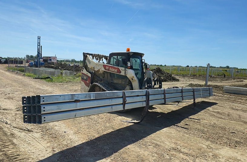 Bobcat machinery plays a key role in the construction of one of Italy´s largest agro-photovoltaic plants<br>IMAGE SOURCE: Bobcat