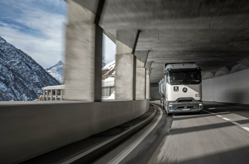 Winter Testing Mercedes-Benz GenH2 Truck in Switzerland<br>IMAGE SOURCE: Daimler Truck AG