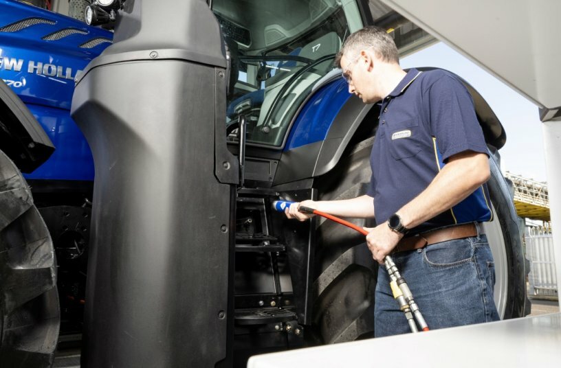New Holland T7.270 Methane Power<br>IMAGE SOURCE: New Holland