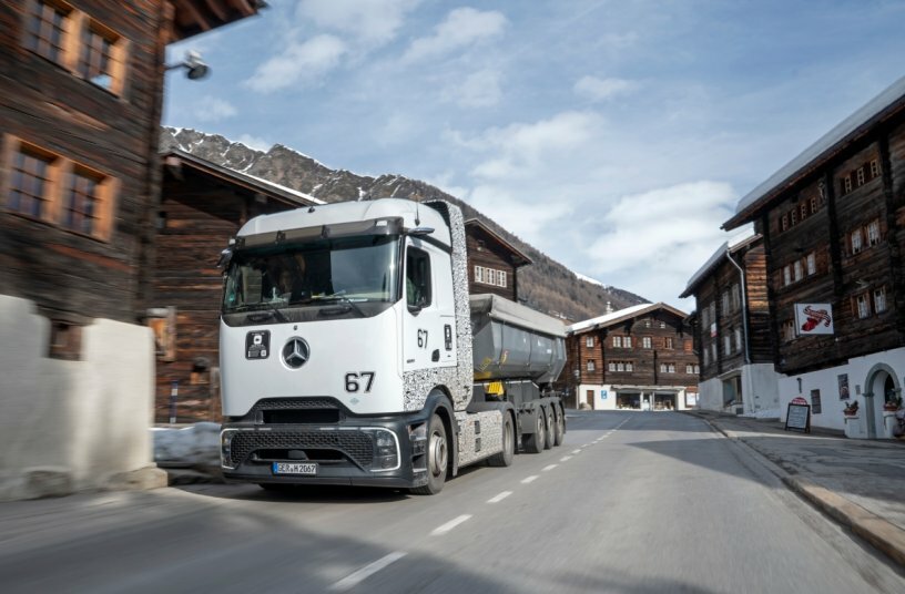 Winter Testing Mercedes-Benz GenH2 Truck in Switzerland<br>IMAGE SOURCE: Daimler Truck AG