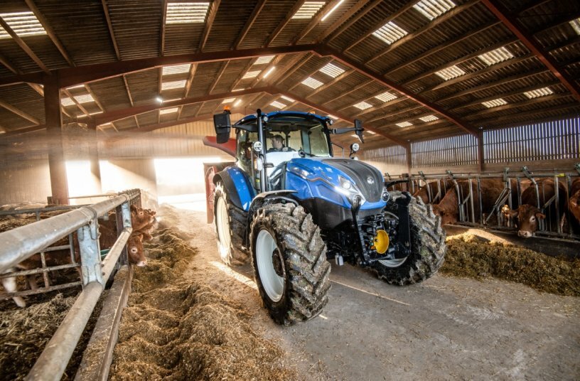New Holland T5 Dual Command<br>IMAGE SOURCE: New Holland