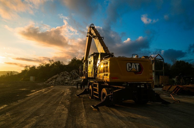 Cat® MH3032 Material Handler<br>IMAGE SOURCE: Caterpillar