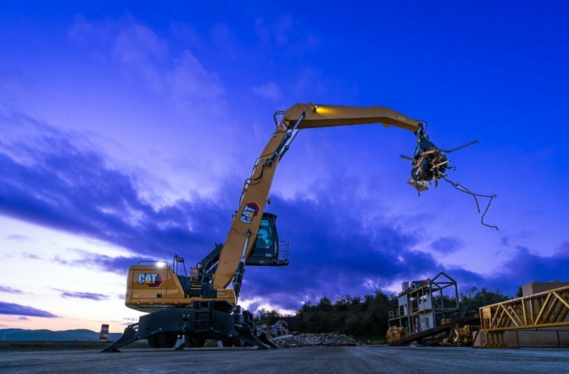 Cat® MH3032 Material Handler<br>IMAGE SOURCE: Caterpillar