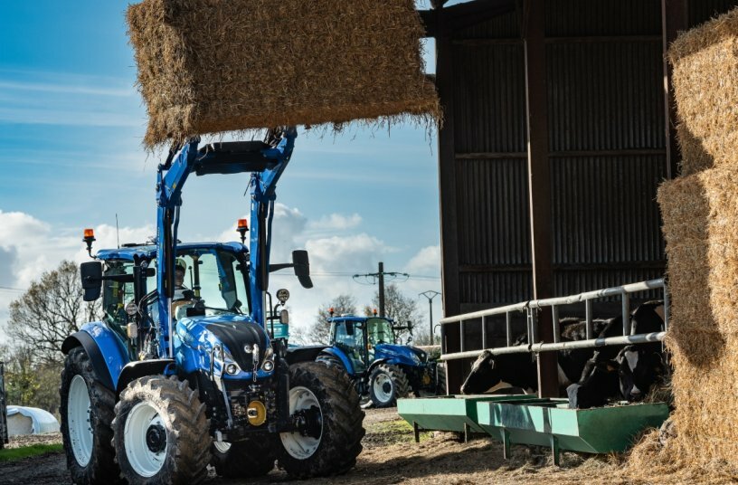 New Holland T5 Dual Command<br>IMAGE SOURCE: New Holland