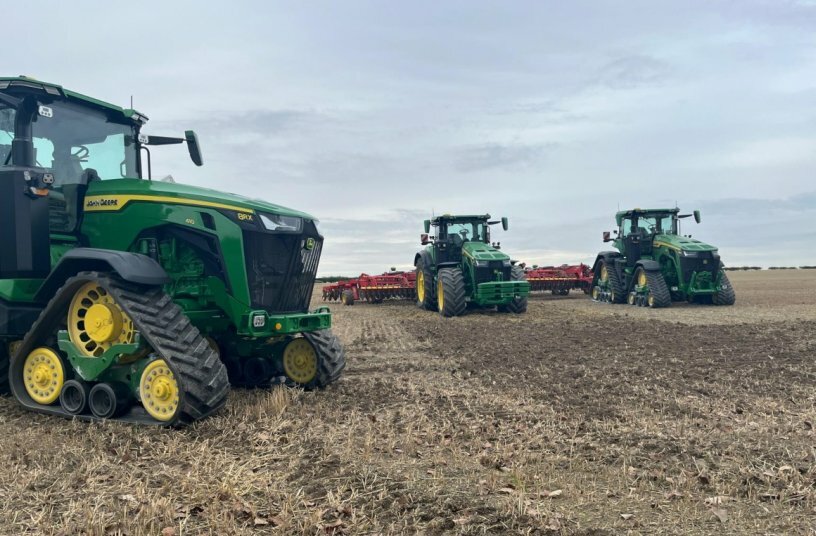 (l-r) 8RX 410 with 8R 540 and 8RX 540<br>IMAGE SOURCE: John Deere