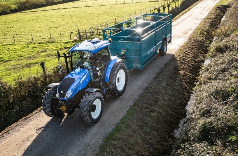 New Holland T5 Dual Command<br>IMAGE SOURCE: New Holland