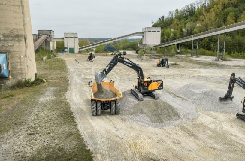 Hyundai launch event for specialist European media<br>IMAGE SOURCE: Hyundai Construction Equipment Europe