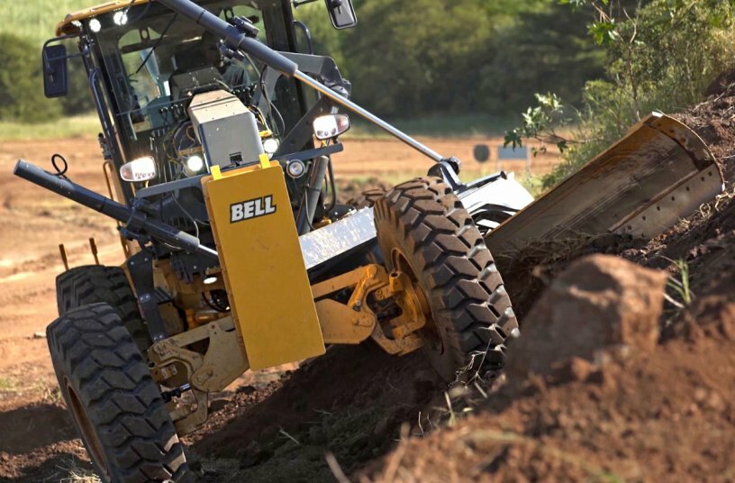 Automation has been one of the significant drivers in the motor grader design process to allow the operator to be more focused on the job at hand and the final product of his grade while still improving fuel efficiency and component life expectancy.<br>IMAGE SOURCE: Bell Equipment