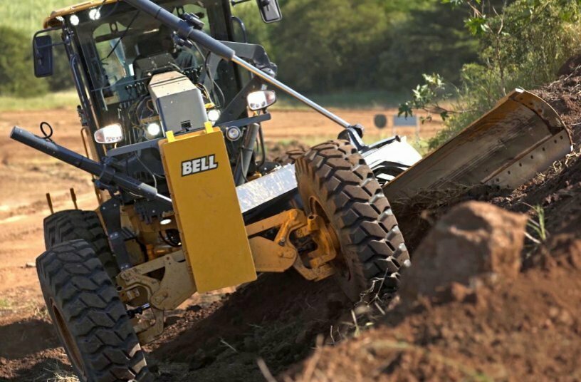 Automatisierung war einer der wichtigsten Faktoren bei der Entwicklung von Motorgradern, damit sich der Fahrer mehr auf die Arbeit und das Endprodukt konzentrieren kann, während gleichzeitig die Kraftstoffeffizienz und die Lebensdauer der Komponenten verbessert werden.<br>BILDQUELLE: Bell Equipment