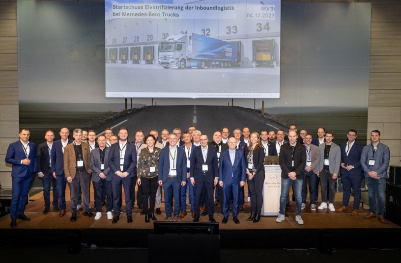 The Wörth plant welcomes 17 logistics partners who will be carrying out inbound logistics to the Mercedes-Benz plant in Wörth from the first quarter of 2024 with their all-electric eActros vehicles<br>IMAGE SOURCE: Daimler Truck AG