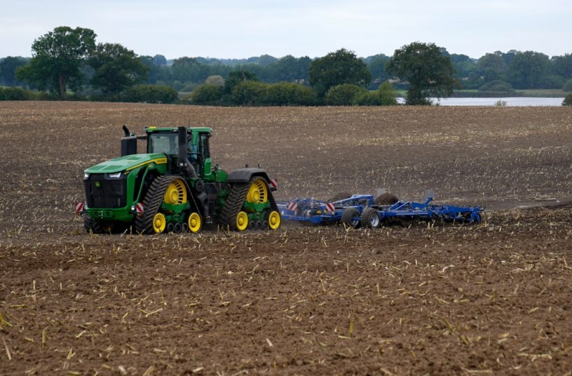 9RX cultivating with a Kockerling with 46cm chizels at 33cm depth<br>IMAGE SOURCE: John Deere