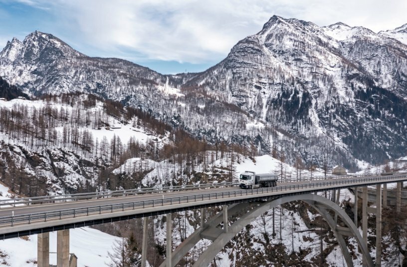 Winter Testing Mercedes-Benz GenH2 Truck in Switzerland<br>IMAGE SOURCE: Daimler Truck AG