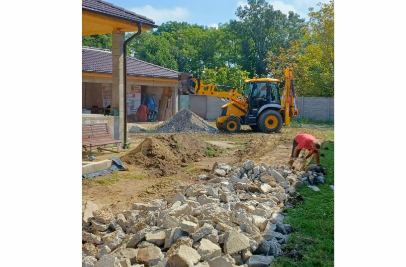 MB-L160 - JCB 3CX - Slovakia<br>IMAGE SOURCE: MB Crusher