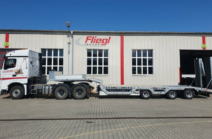Einer fürs Grobe – der Satteltieflader SDS 480 T<br>BILDQUELLE: Fliegl Fahrzeugbau GmbH