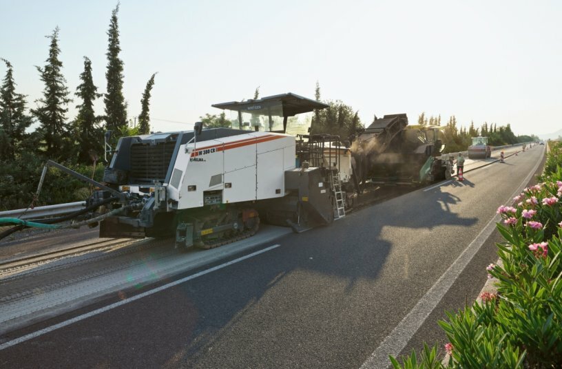 A cold recycling train from the Wirtgen Group was deployed for the rehabilitation of two sections of a major highway in Greece. On account of the high daytime temperatures, the work began in the evening and ended in the early morning.<br>IMAGE SOURCE: WIRTGEN GROUP