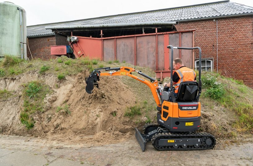 New High Performance DX10Z-7 Mini-Excavator from Develon<br>IMAGE SOURCE: DEVELON