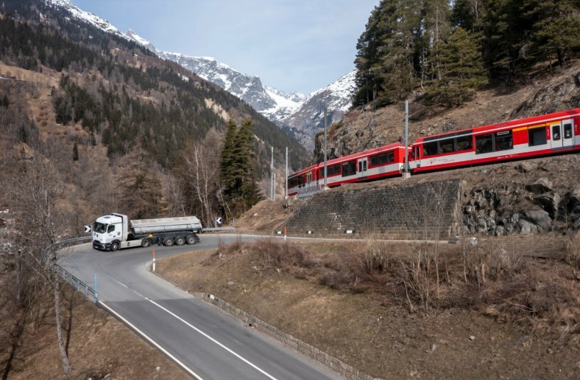 Winter Testing Mercedes-Benz GenH2 Truck in Switzerland<br>IMAGE SOURCE: Daimler Truck AG