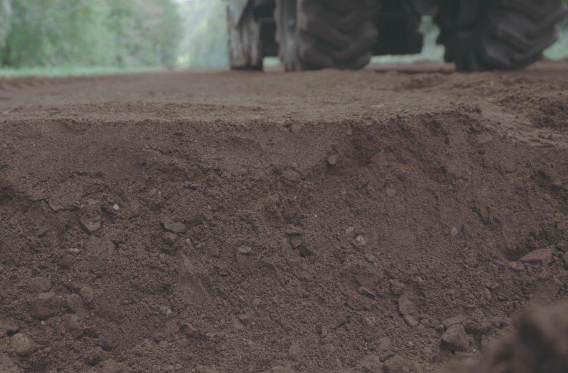 The WRC 240i ensures a homogeneous mixing result at a working depth of up to 35 cm.<br>IMAGE SOURCE: WIRTGEN GROUP