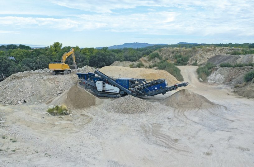 MOBIREX MR 110i EVO2 in recycling operation in Pernes-les-Fontaines.<br>IMAGE SOURCE: WIRTGEN GROUP