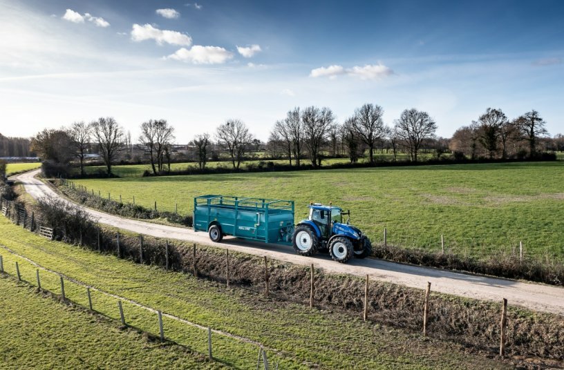 New Holland T5 Dual Command<br>IMAGE SOURCE: New Holland