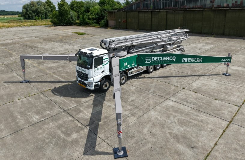 European premiere in Belgium: Giant concrete pump on a 7-axle Mercedes-Benz Arocs<br>IMAGE SOURCE: Daimler Truck AG