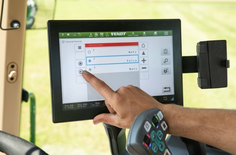 The quick-change system of the Fendt Rotana Combi balers is controlled right from the tractor cabin<br>IMAGE SOURCE: Fendt