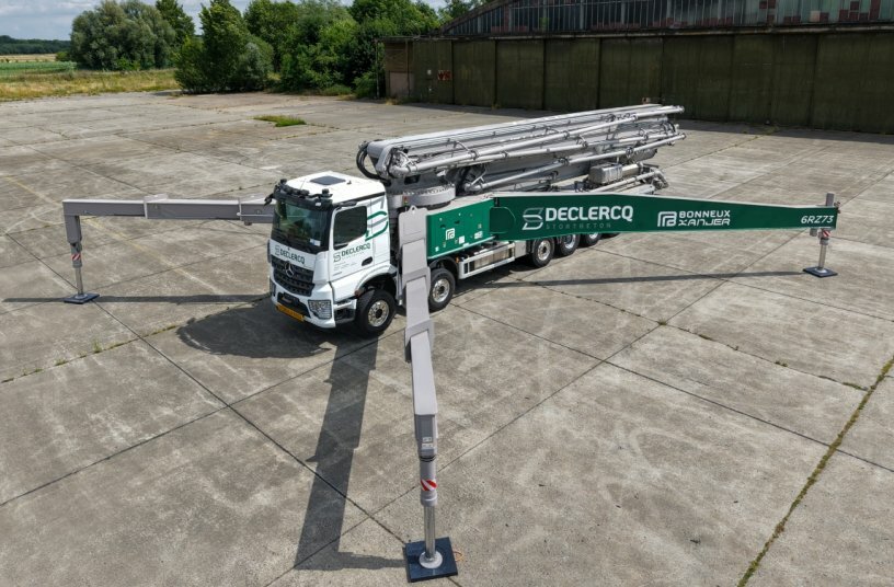 Europäische Premiere in Belgien: Gigantische Betonpumpe auf 7-achsigem Mercedes-Benz Arocs<br>BILDQUELLE: Daimler Truck AG