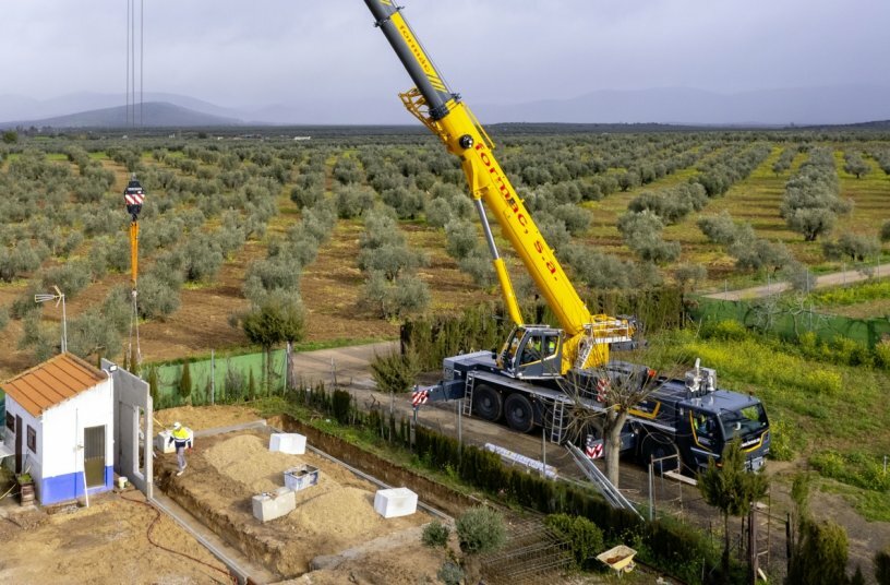 The new LTM 1110-5.2 was also tasked with positioning precast concrete elements in the middle of an expansive olive tree plantation.<br>IMAGE SOURCE: Liebherr-Werk Ehingen GmbH
