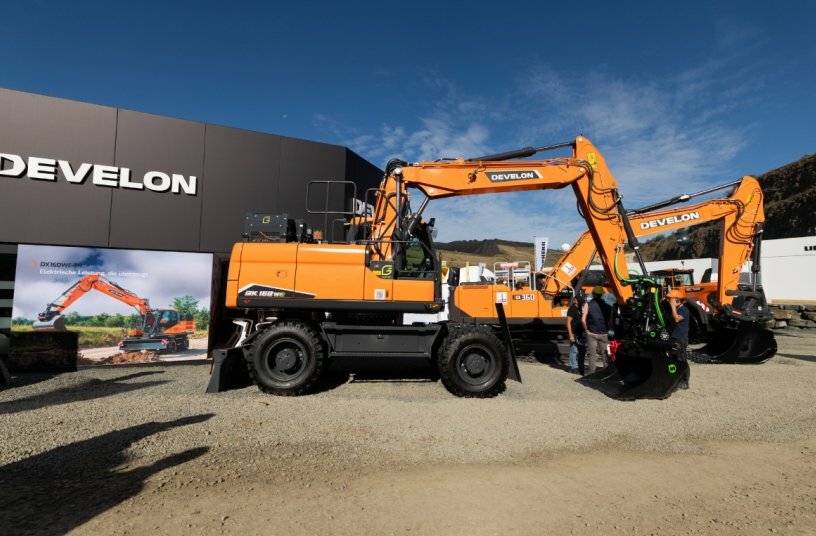 Develon machines at steinexpo<br>IMAGE SOURCE: Develon