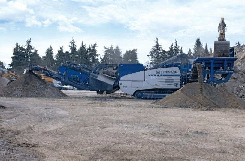 MOBIREX MR 110i EVO2 from Kleemann, configured with double-deck post screening unit and wind sifter in concrete recycling in Monteux.<br>IMAGE SOURCE: WIRTGEN GROUP