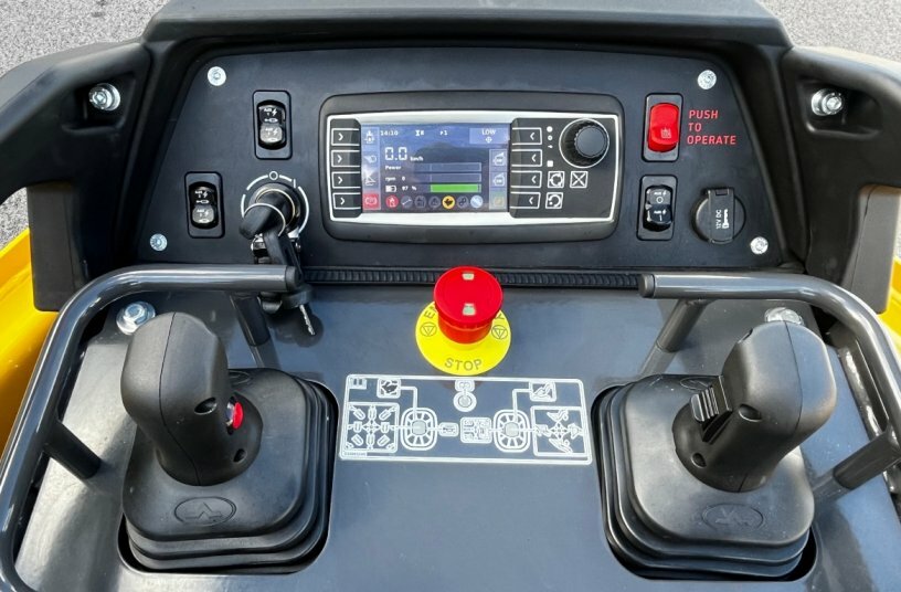 New Holland C314X<br>IMAGE SOURCE: New Holland Construction