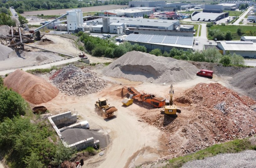 Efficiency of Rockster R1000S mobile impact crusher in the construction waste center in Blintendorf, St. Veit/Glan, Austria<br>IMAGE SOURCE: Rockster Austria International GmbH