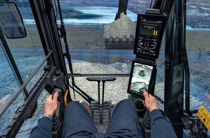 HX300 delivers increased power and performance<br>IMAGE SOURCE: Hyundai Construction Equipment Europe