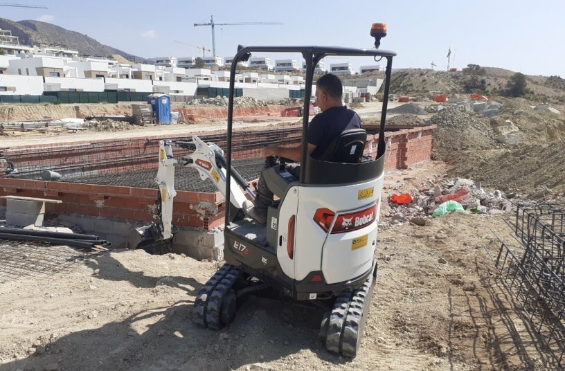 Efficiency in a compact size: a new Bobcat E17z mini excavator enhances construction work in Spain