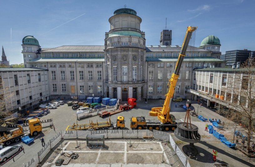 A Liebherr LTM 1250-5.1 mobile crane from Kran-Maier lifts a 44 tonne impeller out of the courtyard of the Deutsches Museum in Munich.<br>IMAGE SOURCE: Liebherr-Werk Ehingen GmbH