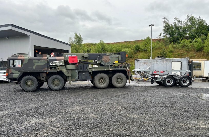 Mit Fliegl im Schwerlasteinsatz<br>BILDQUELLE: Fliegl Fahrzeugbau GmbH