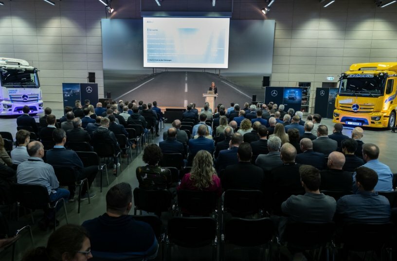 The Wörth plant welcomes 17 logistics partners who will be carrying out inbound logistics to the Mercedes-Benz plant in Wörth from the first quarter of 2024 with their all-electric eActros vehicles<br>IMAGE SOURCE: Daimler Truck AG