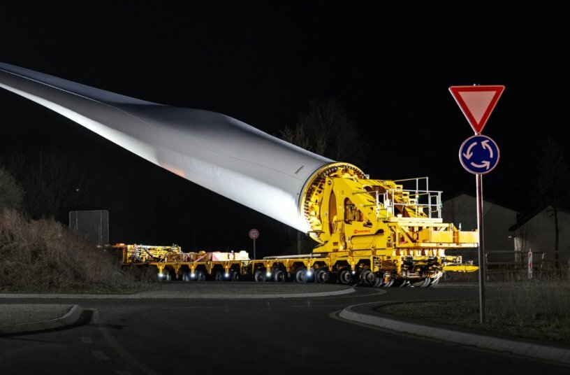 86-metre rotor blades through serpentines, narrow village roads and changing elevations: Three SCHEUERLE BladeLifter in operation for wind farm project in Germany<br>IMAGE SOURCE: TII Group