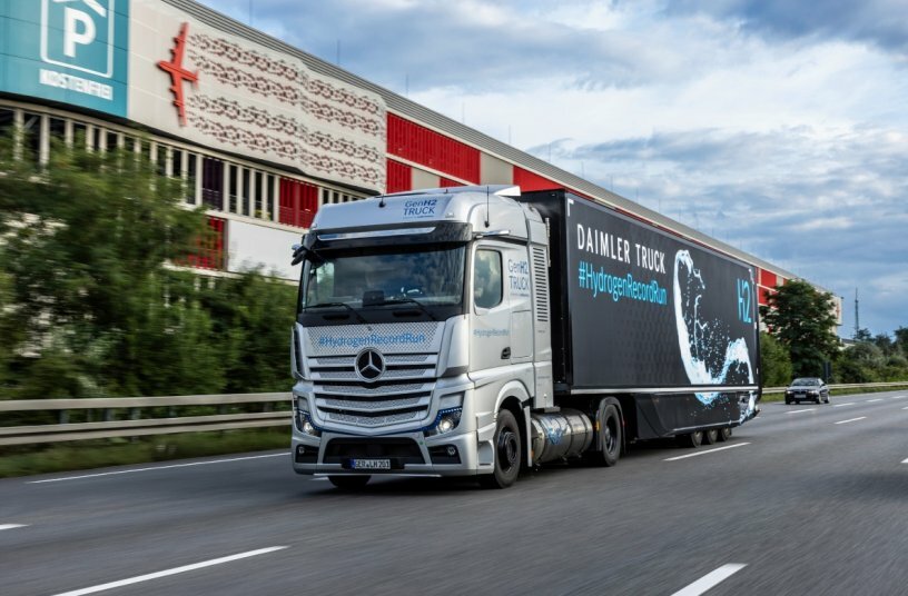 Daimler Truck successfully demonstrates development objective of 1000+ km range with hydrogen truck.<br>IMAGE SOURCE: Daimler Truck AG