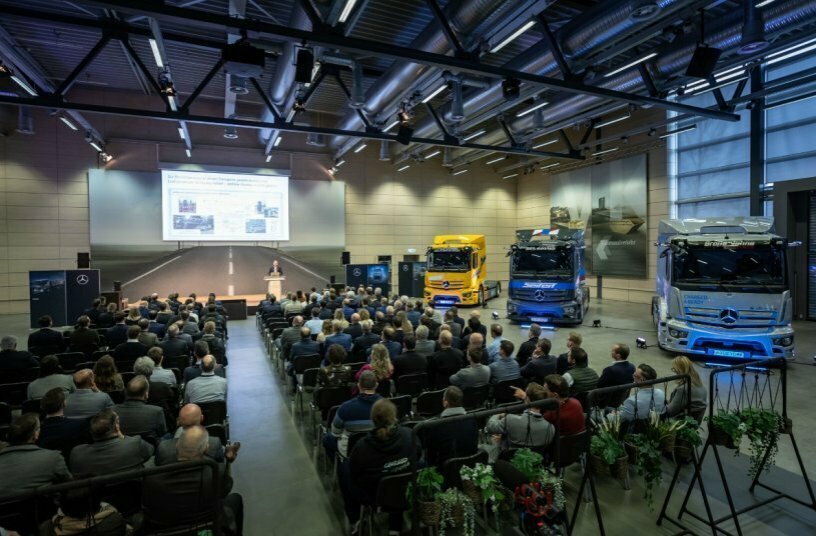 Das Werk Wörth begrüßt 17 Logistikpartner, die ab dem ersten Quartal 2024 mit ihren vollelektrischen eActros Fahrzeugen die Inboundlogistik in das Mercedes-Benz Werk Wörth rein elektrisch durchführen werden<br>BILDQUELLE: Daimler Truck AG