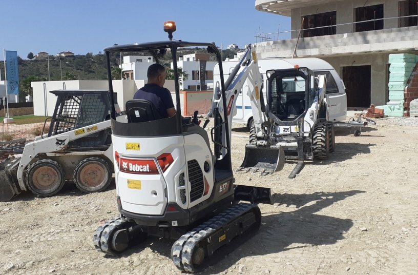 Bobcat E17z in Spain<br>IMAGE SOURCE: Bobcat