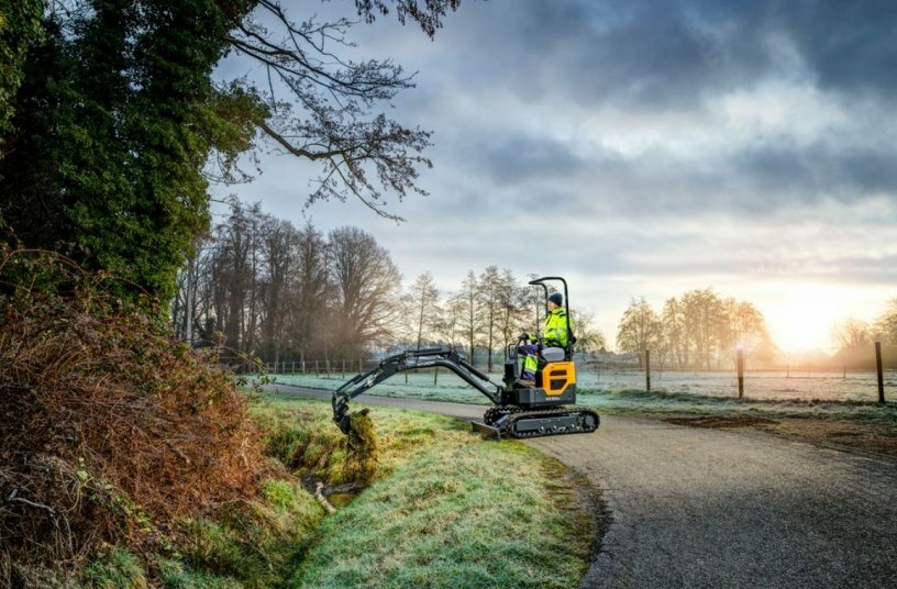 Hyundai adds HX10A Z micro excavator to compact line<br>IMAGE SOURCE: Hyundai Construction Equipment Europe