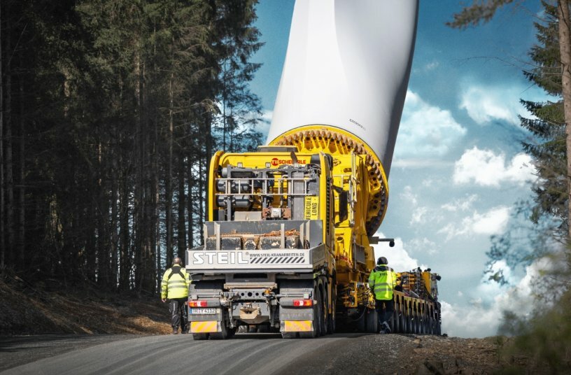 86-metre rotor blades through serpentines, narrow village roads and changing elevations: Three SCHEUERLE BladeLifter in operation for wind farm project in Germany<br>IMAGE SOURCE: TII Group